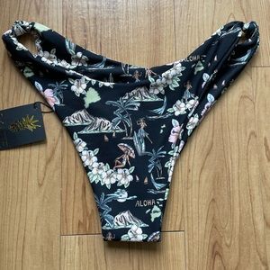 Skatie bottoms szL. Kona print. Suzanne style